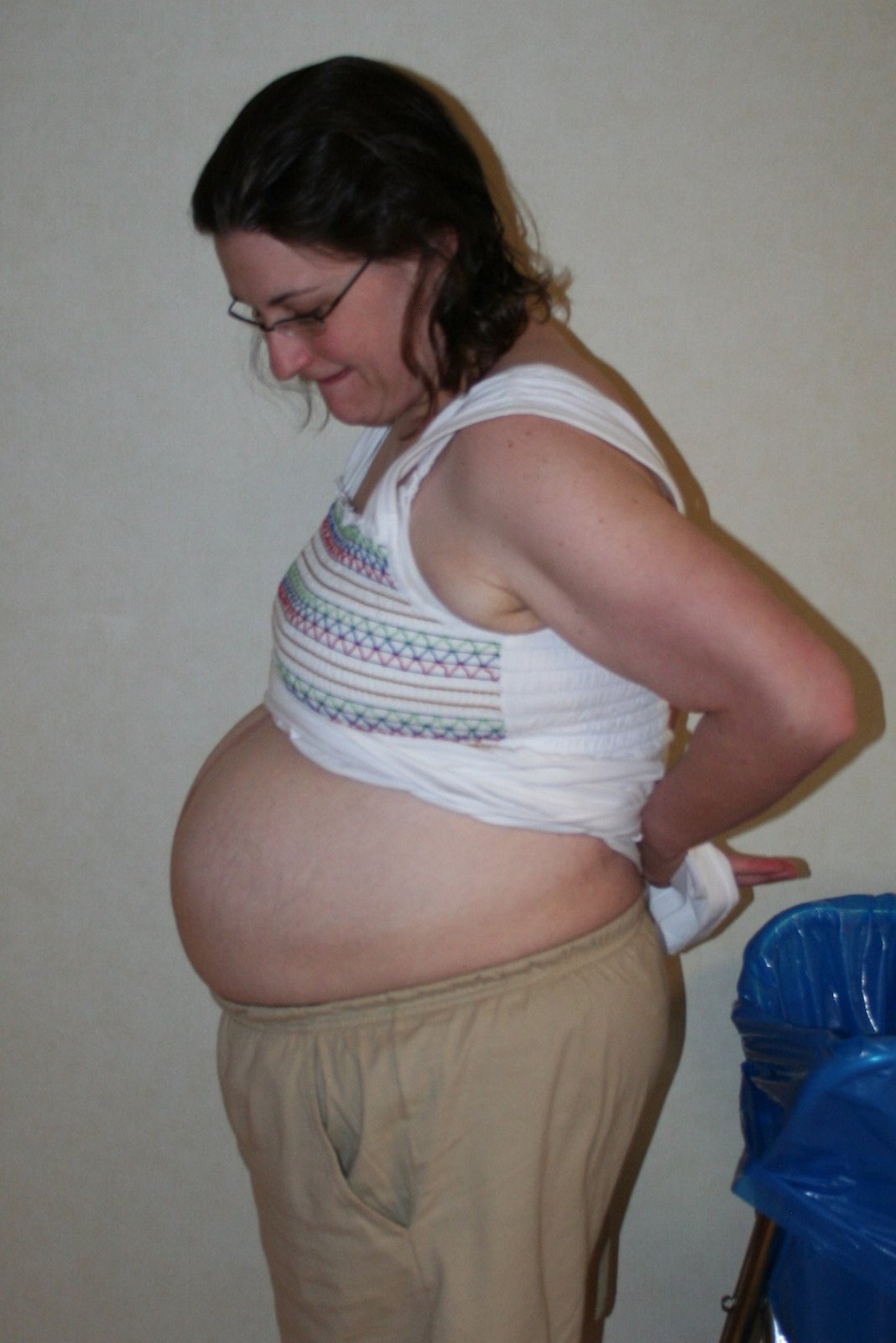 [37+weeks+side+view.JPG]