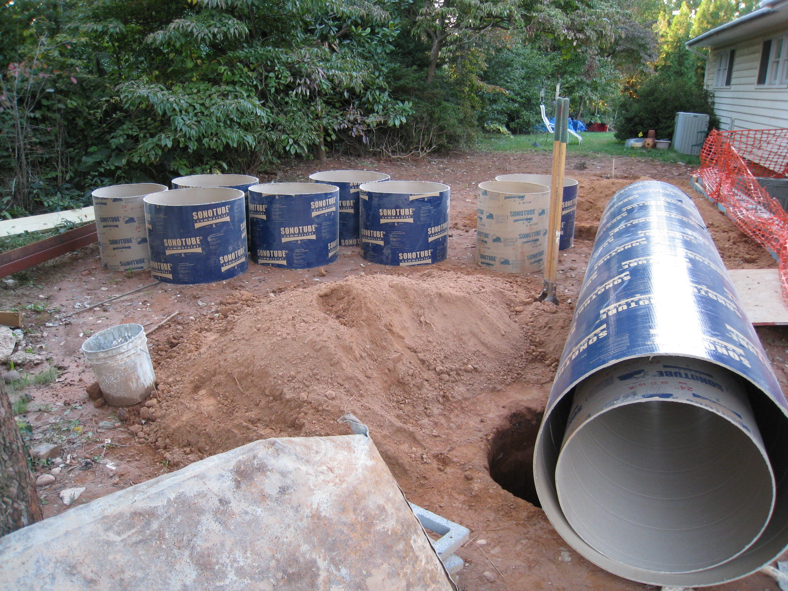 Lily Dhu Redu Thursday Carport prep and monster holes (10/7/10)