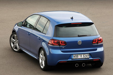 [2011-Volkswagen-Golf-R-Rear-Angle-View.jpg]