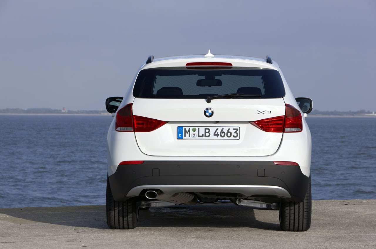 [2011-BMW-X1-Rear-View.jpg]
