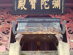 one of the temples, Emei Shan