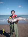 JUAN CON SU VESTIMENTA INDISCRETA COMO PARA NO VERLO Y EL GRAN SALMON