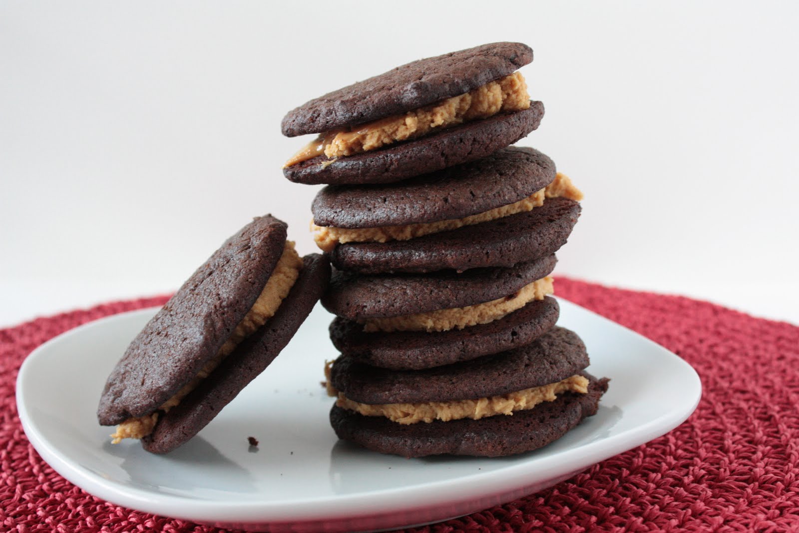Momma Hen's Kitchen Oreos with Peanut Butter Cream