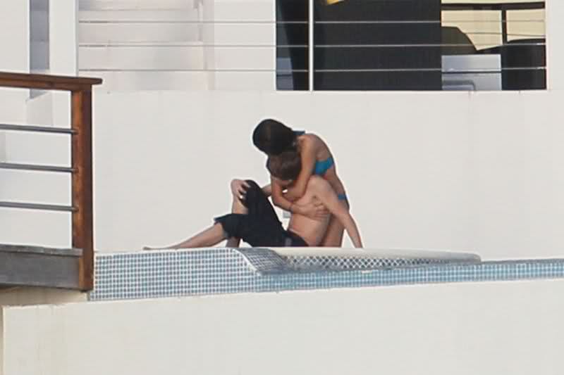 Justin Bieber Selena Gomez caught kissing and cuddling