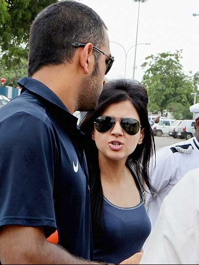 ms sakshi Ms dhoni dated these 4 gorgeous girls of bollywood before getting married to sakshi. ms sakshi Ms dhoni dated these 4 gorgeous girls of bollywood before getting married to sakshi.