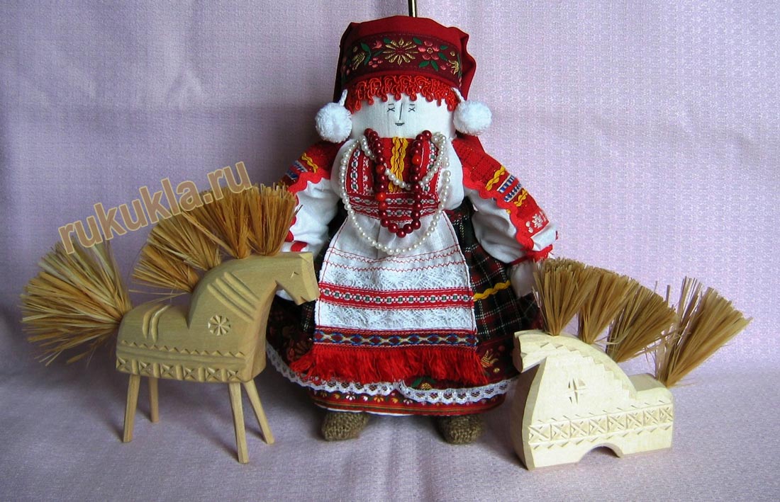 Считалось, что кукла днем и ночью охраняет дом. . Народная тряпичная кукла. Считалось, что кукла днем и ночью охраняет дом. . Народная тряпичная кукла.