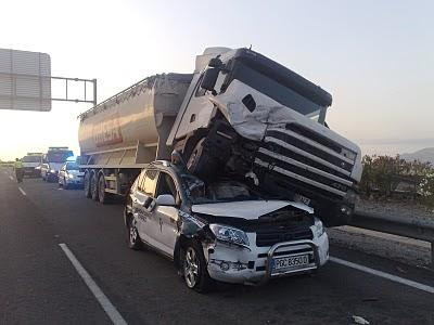 CURIOSIDADES. CAMION APLASTA GUARDIA CIVIL. CUIDADO CON LOS HUEVOS
