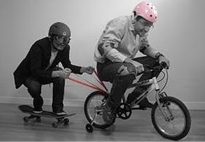 Bici con ruedines. CUIDADO con los HUEVOS