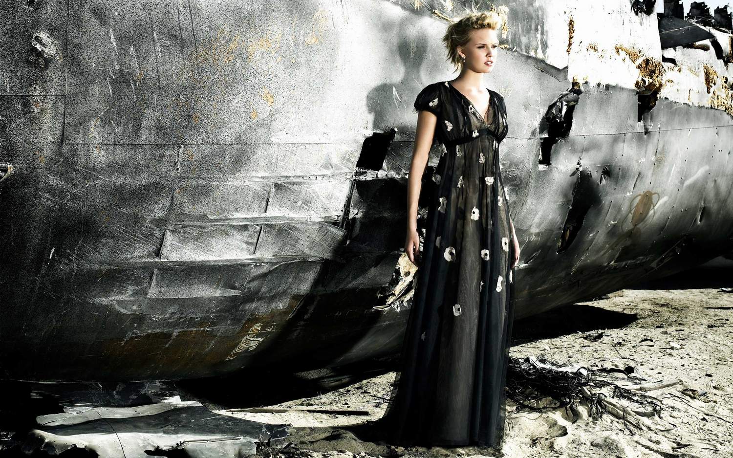 Maggie Grace Modeling Wallpapers