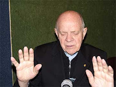 PADRE HARRY PETERSON EN LOS ANGELES . MISA EN  BUEN PASTOR