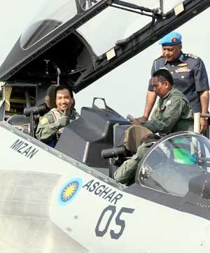gambar pesawat tudm