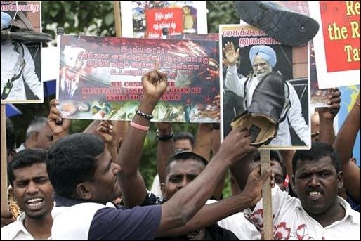 கொலைக்கார காங்கிரஸ்க்காரனை செருப்பால் அடிக்கனும்.....
