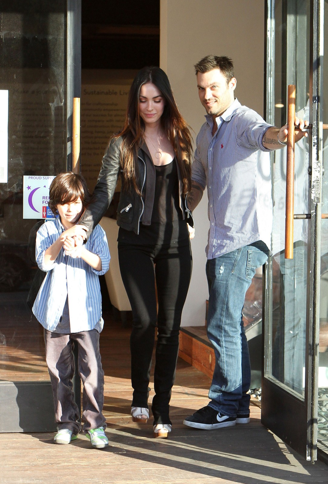 http://3.bp.blogspot.com/_JUw2aRvPUwc/SxDpFsbulCI/AAAAAAAAN3Y/X6hxZEj-dHg/s1600/Megan+Fox+and+Brian+Austin++5.jpg