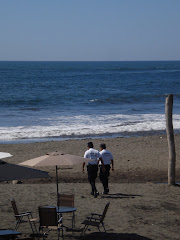 Policia del Turismo, Playa El Tunco, El Salvador