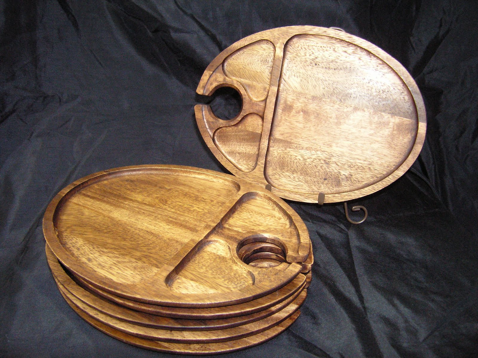 Recycle Sisters It's Wine Time! Wine Holder Appetizer Plates