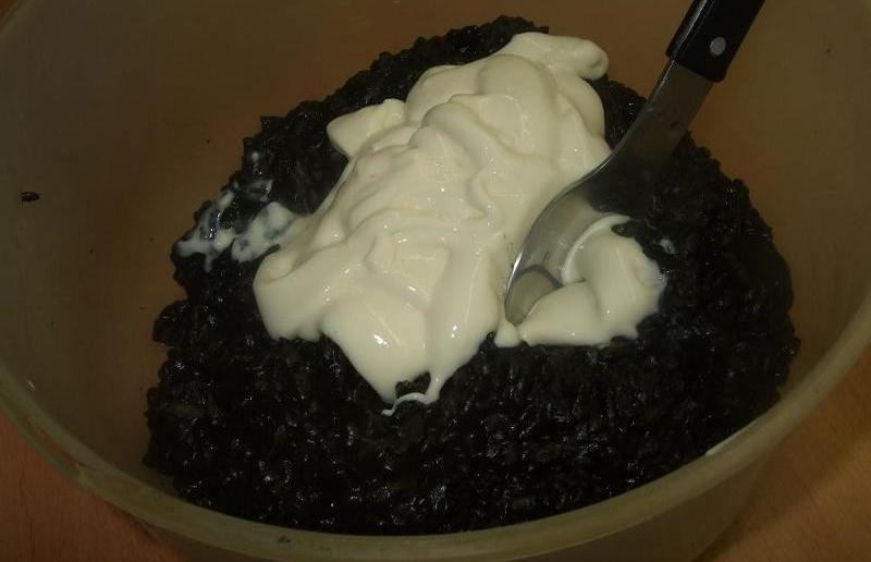 Arroz negro made perfect by the addition of allioli