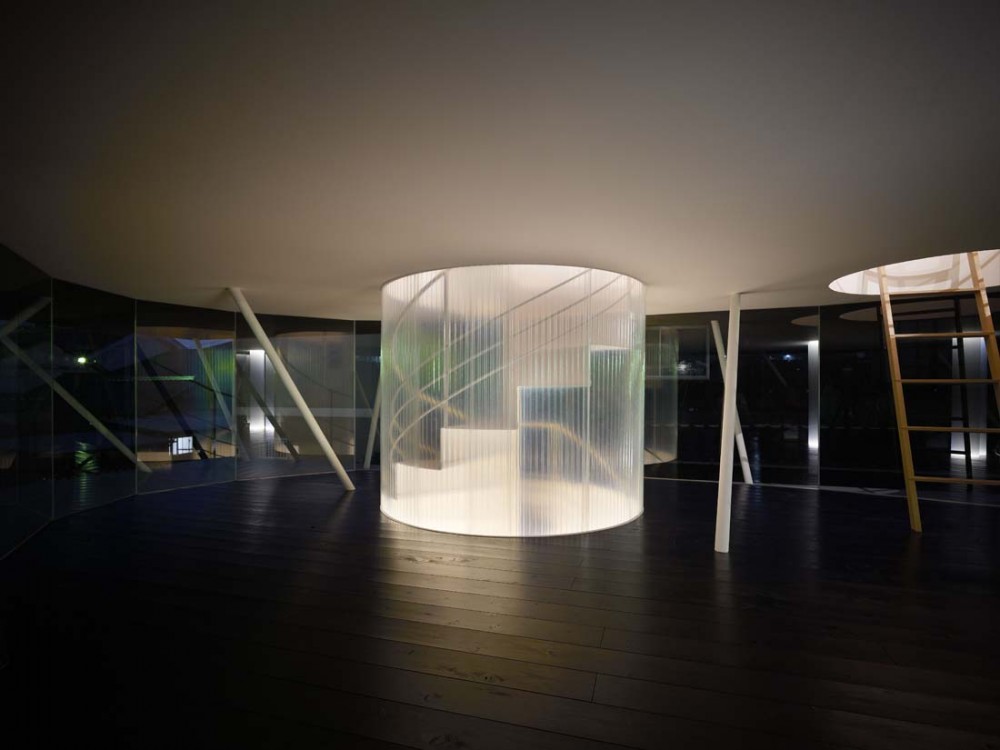 [cubo+cristal+de+noche.jpg]