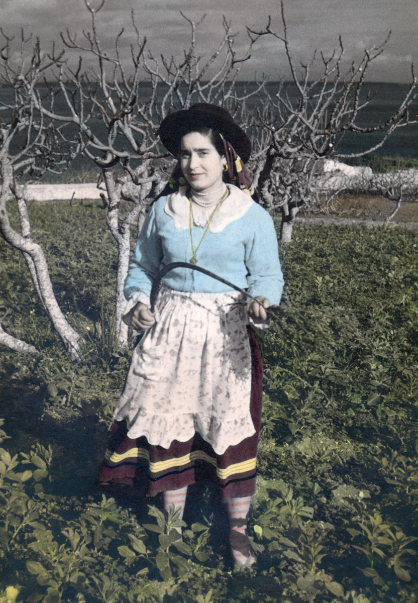 [rapariga_com_foice_-_Lagos_c__1950.jpg]