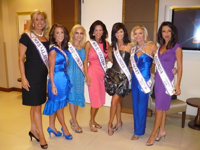 State delegates at the Mrs. International 2009 pageant.