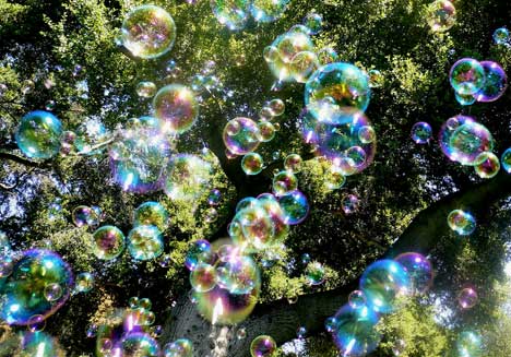 [Bizarre+Art+of+Bubbles+in+Photography+and+Nature11.jpg]