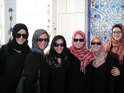 IMG 0368%5B1%5D Women in Hijab in Sheikh Zayed Mosque