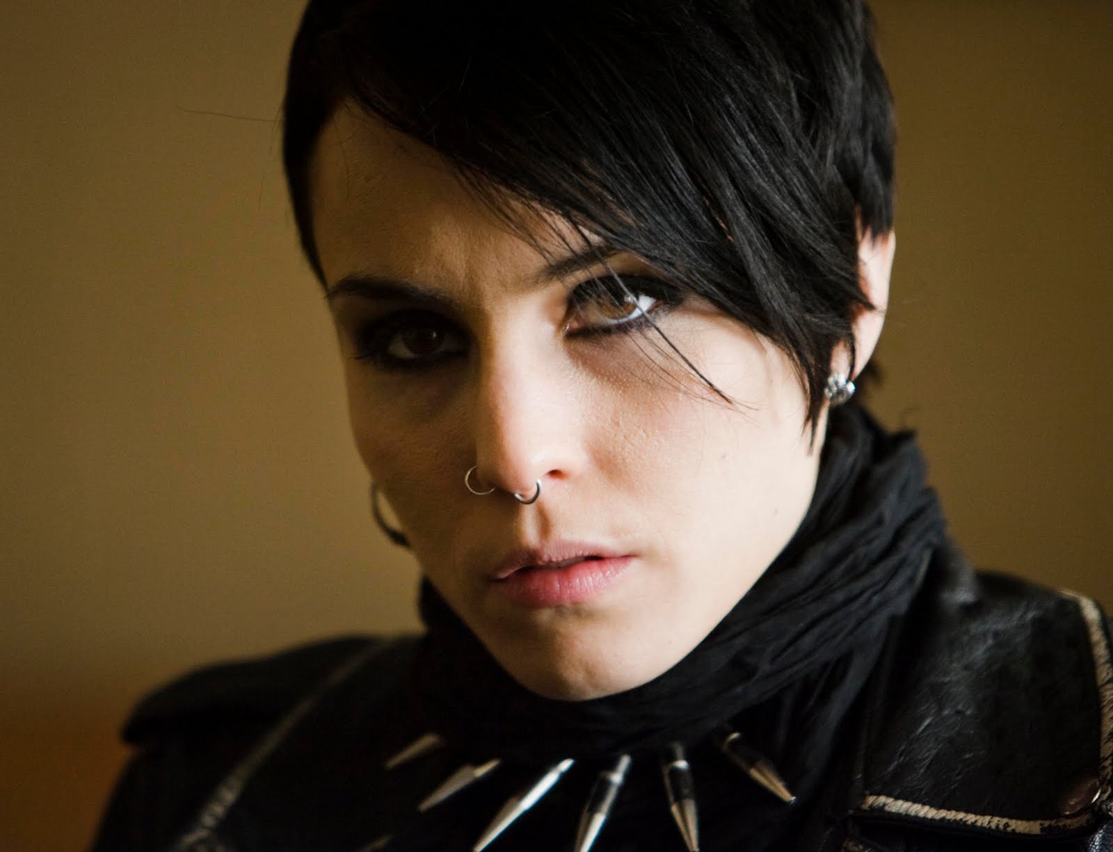 http://3.bp.blogspot.com/_JnCUXFEdVus/TDVUt1dMGkI/AAAAAAAABd0/F4tTnc3-jWw/s1600/Lisbeth_Salander_Noomi_Rapace_large_2.jpg