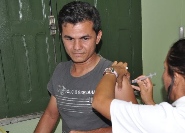 Morador do bairro Sagrada Familia sendo atendido no posto da localidade