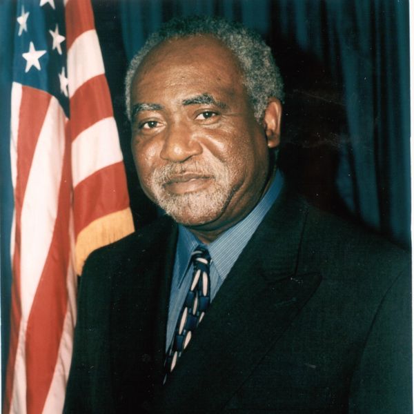 [600px-Danny_K_Davis.jpg]