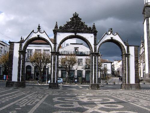 [Ponta+Delgada+-++Porta+da+Cidade.jpg]