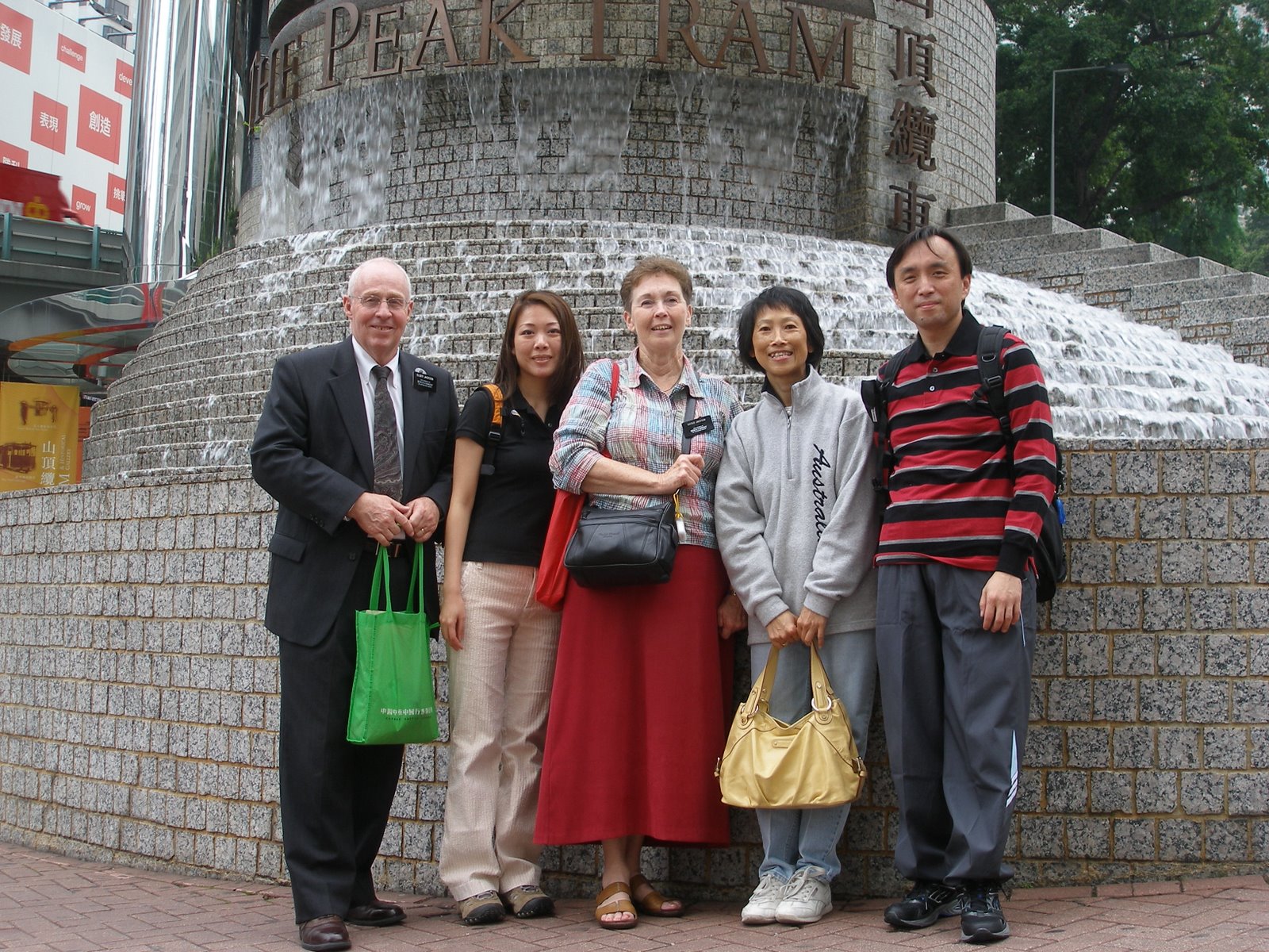 [Farewell+-+Peak+Ashley+Vivien+Edward01.JPG]