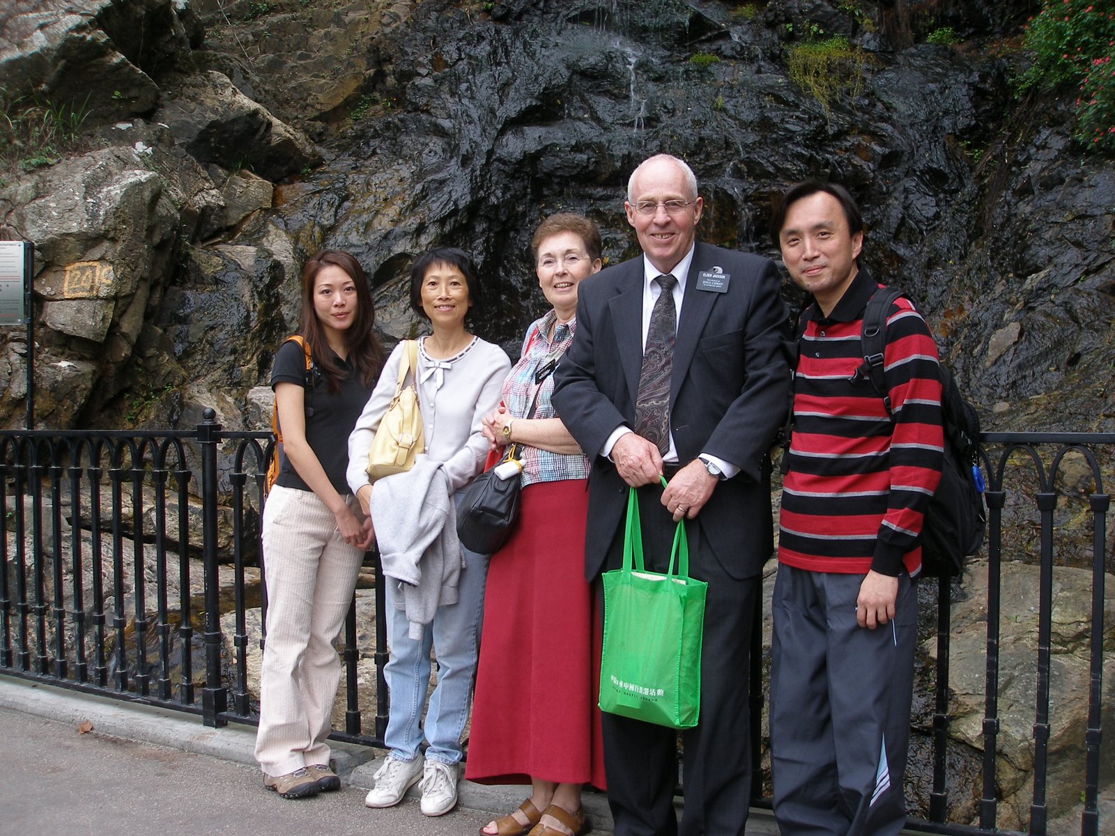 [Farewell+-+Peak+Ashley+Vivien+Edward07.JPG]