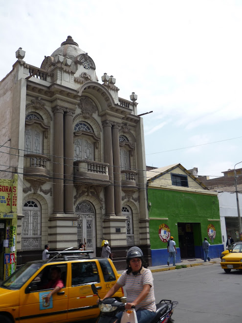 Hermoso edificio Neoclásico.