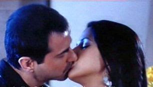 Bollywood Kissing Photos 