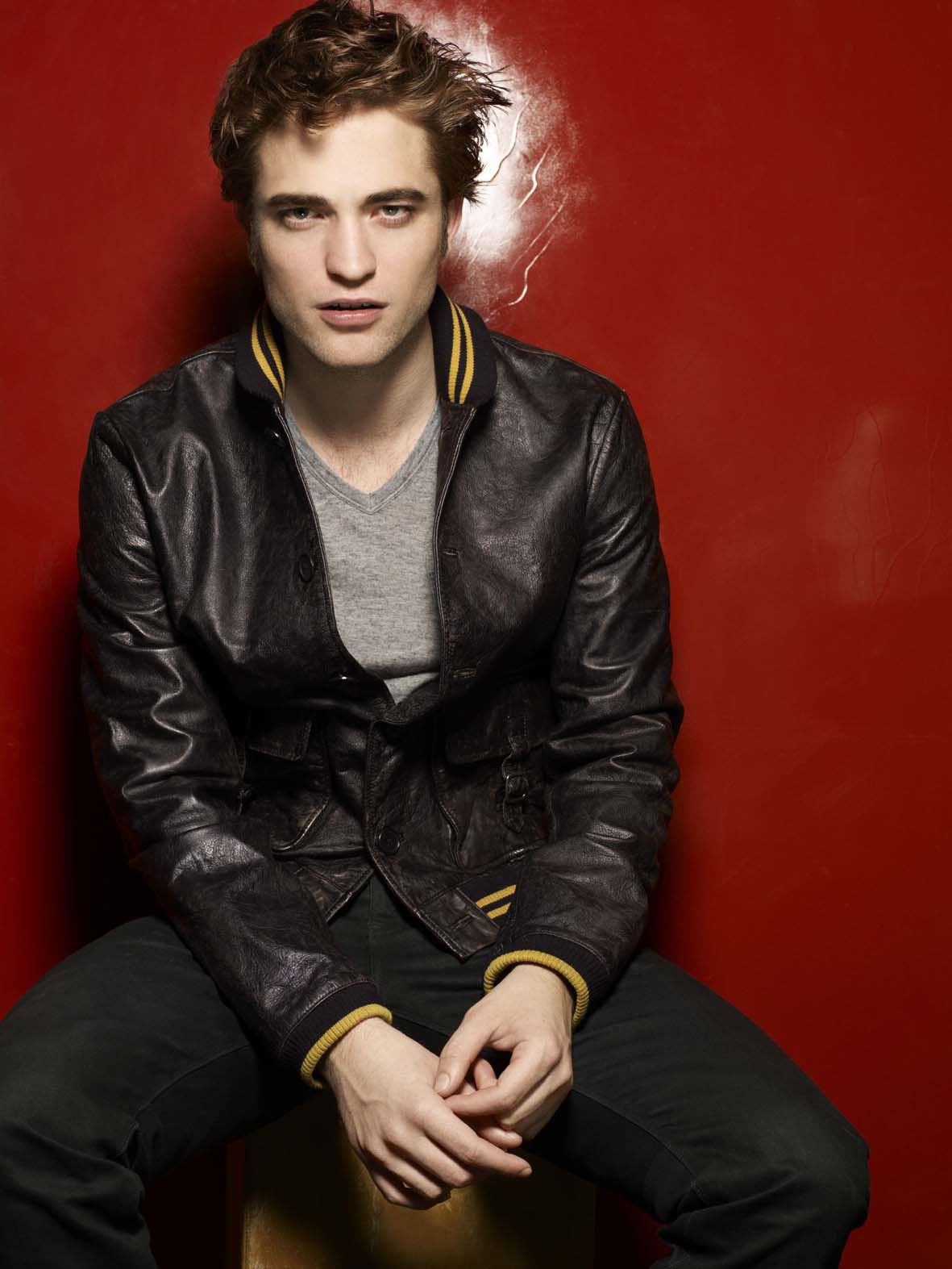 http://3.bp.blogspot.com/_KGo4VKDrhQY/TONvNnV3o9I/AAAAAAAAAhE/GxbNoICY22E/s1600/robert-pattinson.jpg