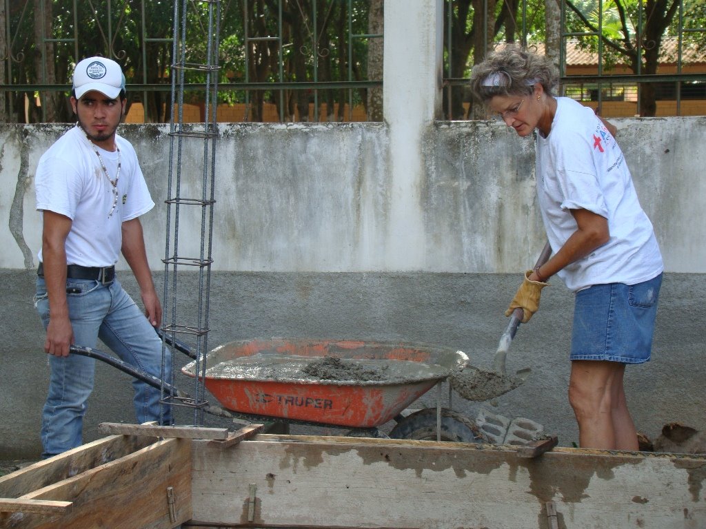 [DSC03044+Roxanne+and+Milton+at+the+Kinder.jpg]