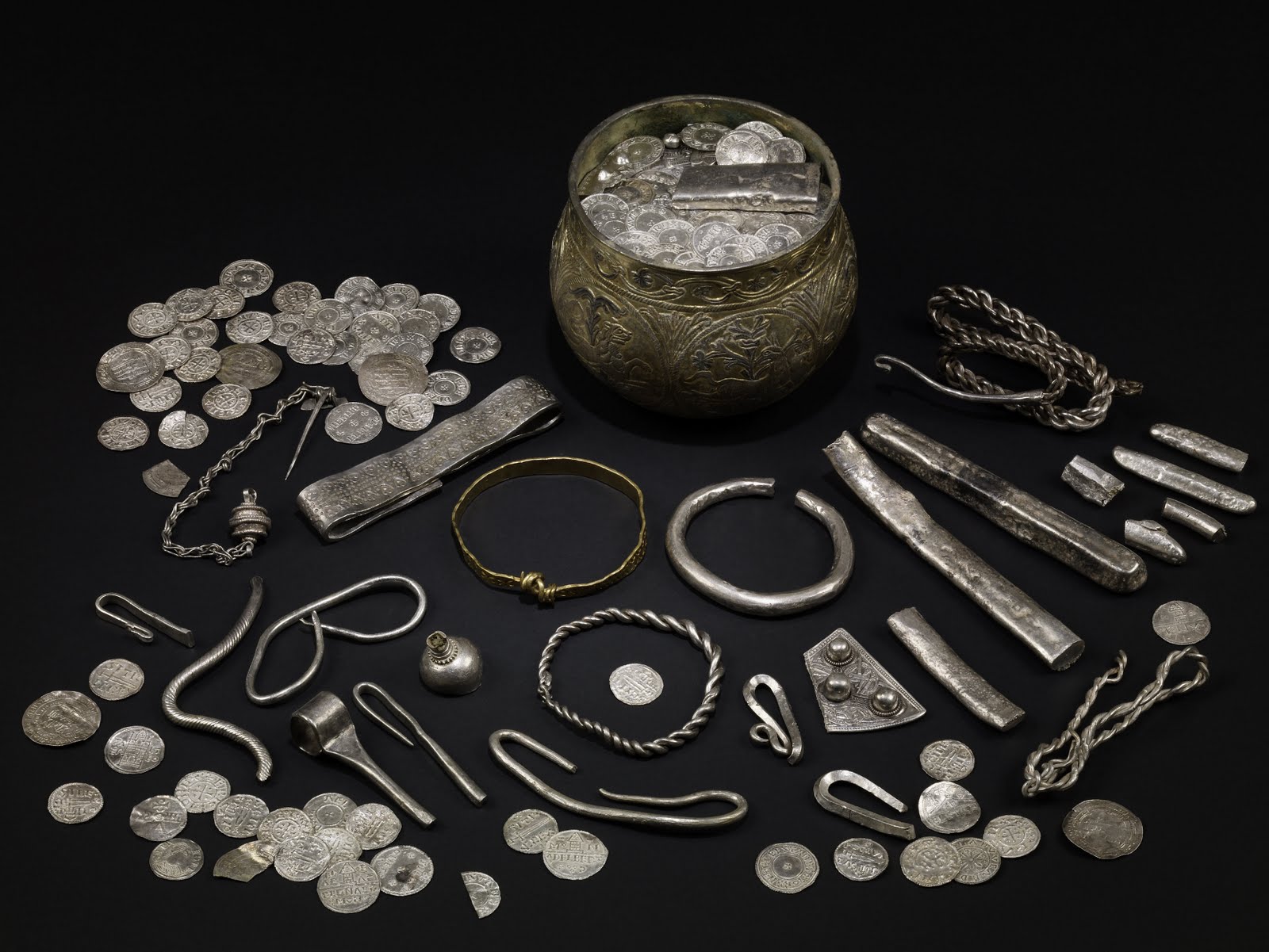 [Objects+from+the+Vale+of+York+Hoard.+The+Vale+of+York+Hoard+has+been+jointly+acquired+by+Yorkshire+Museums+Trust+and+the+British+Museum.+Copyright+the+Trustees+of+the+British+Museum.jpg]