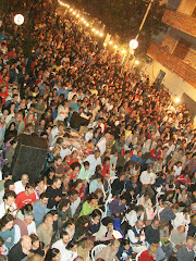 Festejo en la calle por los 16 años de Mate