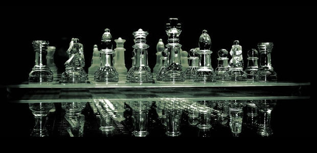 Engenheiro cria jogo de xadrez computadorizado em tamanho humano