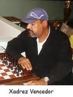 Engenheiro cria jogo de xadrez computadorizado em tamanho humano