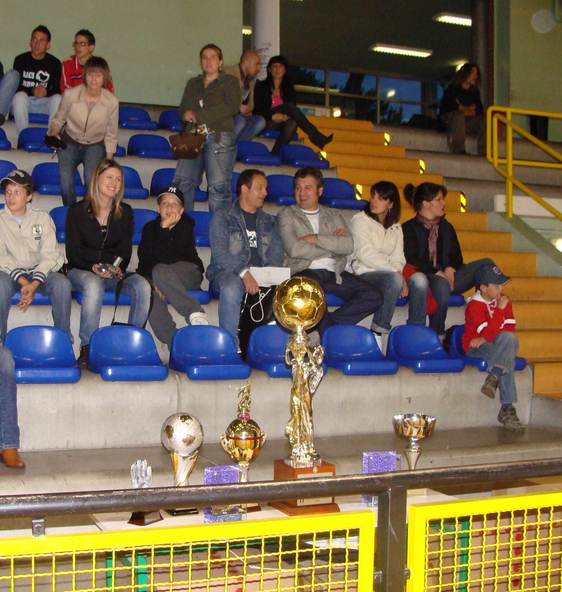 [premi+e+gradinate.jpg]