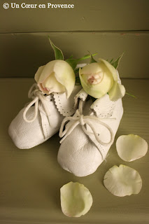 Paire de chaussons de bébé en cuir blanc