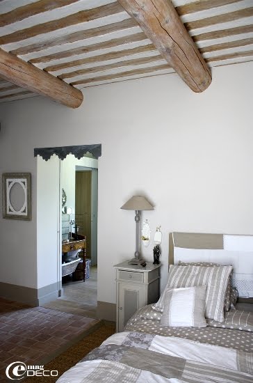 Chambre avec plafond provençal