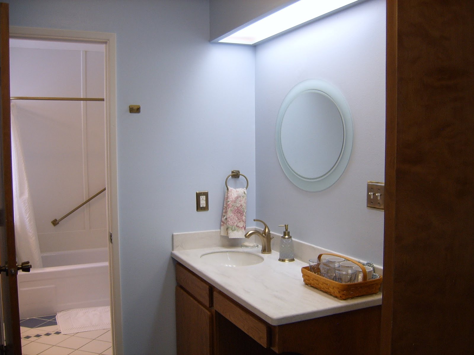 [DressingRoom+toBath.jpg]