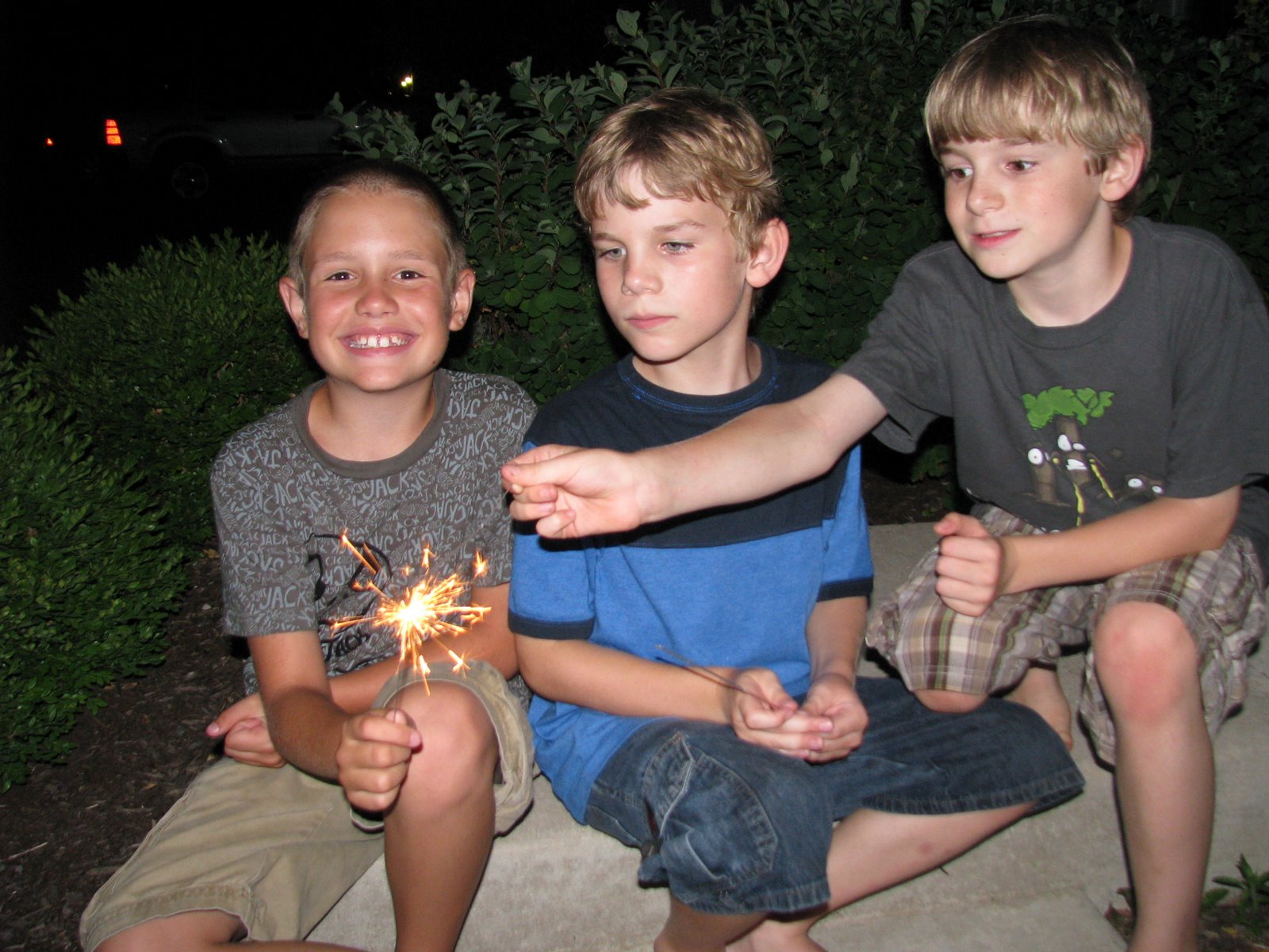 [sparklers+001.JPG]