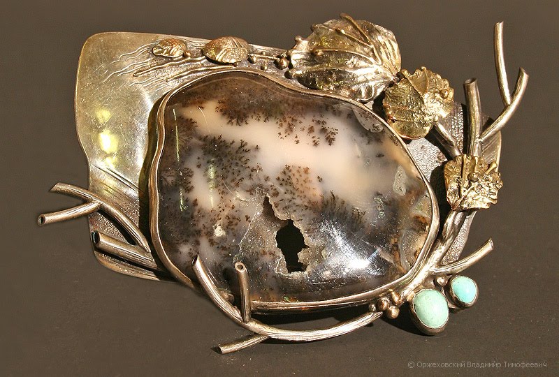 The W's Jewelry or sculpture?