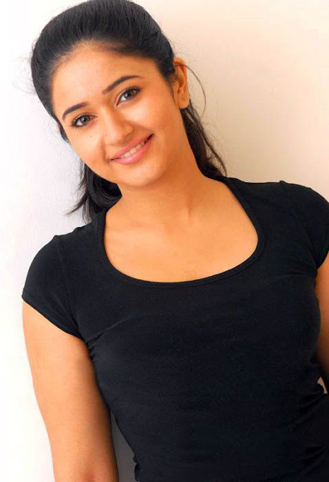 poonam bajwa new actress pics