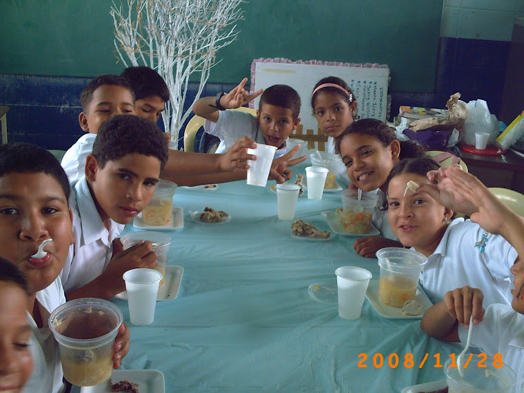 YO CON TANTA HAMBRE Y ESTA CUCHARILLITA, MEJOR ME LA COMO