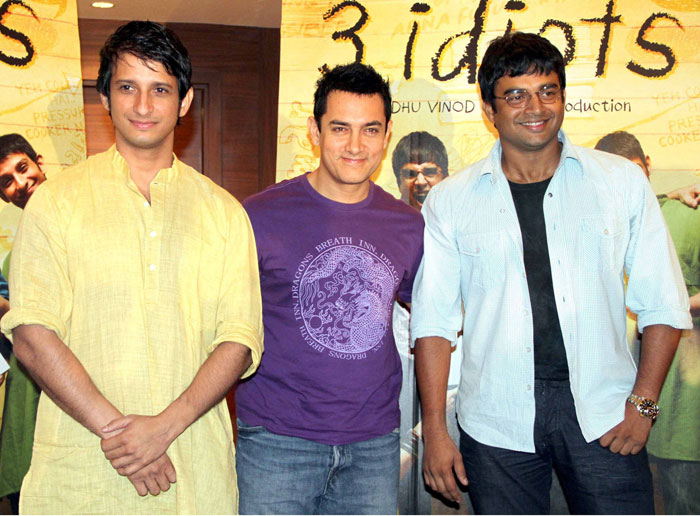 MOVIE DUNIYA: Aamir Khan promotes '3 idiots' in Delhi Photos