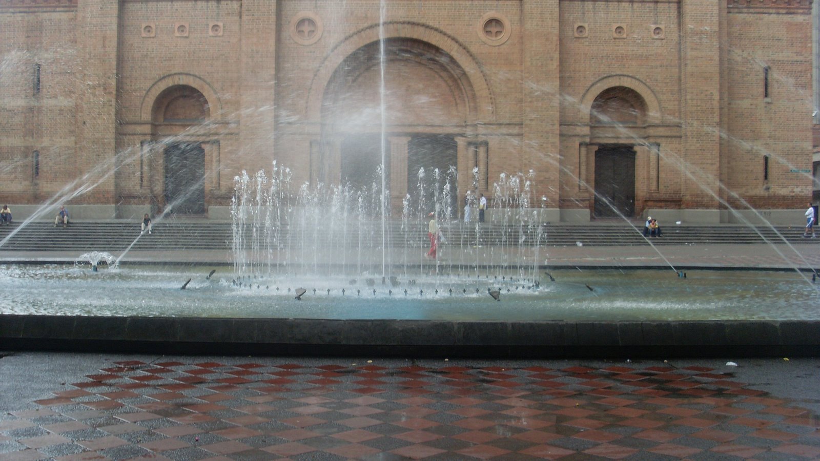 [SL372705.JPG]