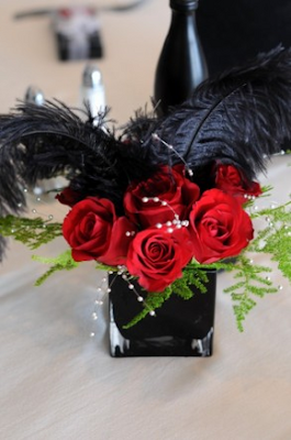 red+roses+with+black+ostrich+feathers+centerpiece.png